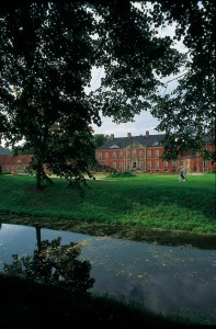 In die Restaurierung von Schloss und Park flossen insgesamt 36,5 Millionen Euro; Foto: Bernt Hoffmann